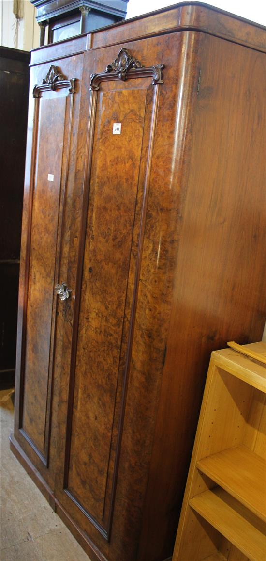 Victorian walnut wardrobe(-)